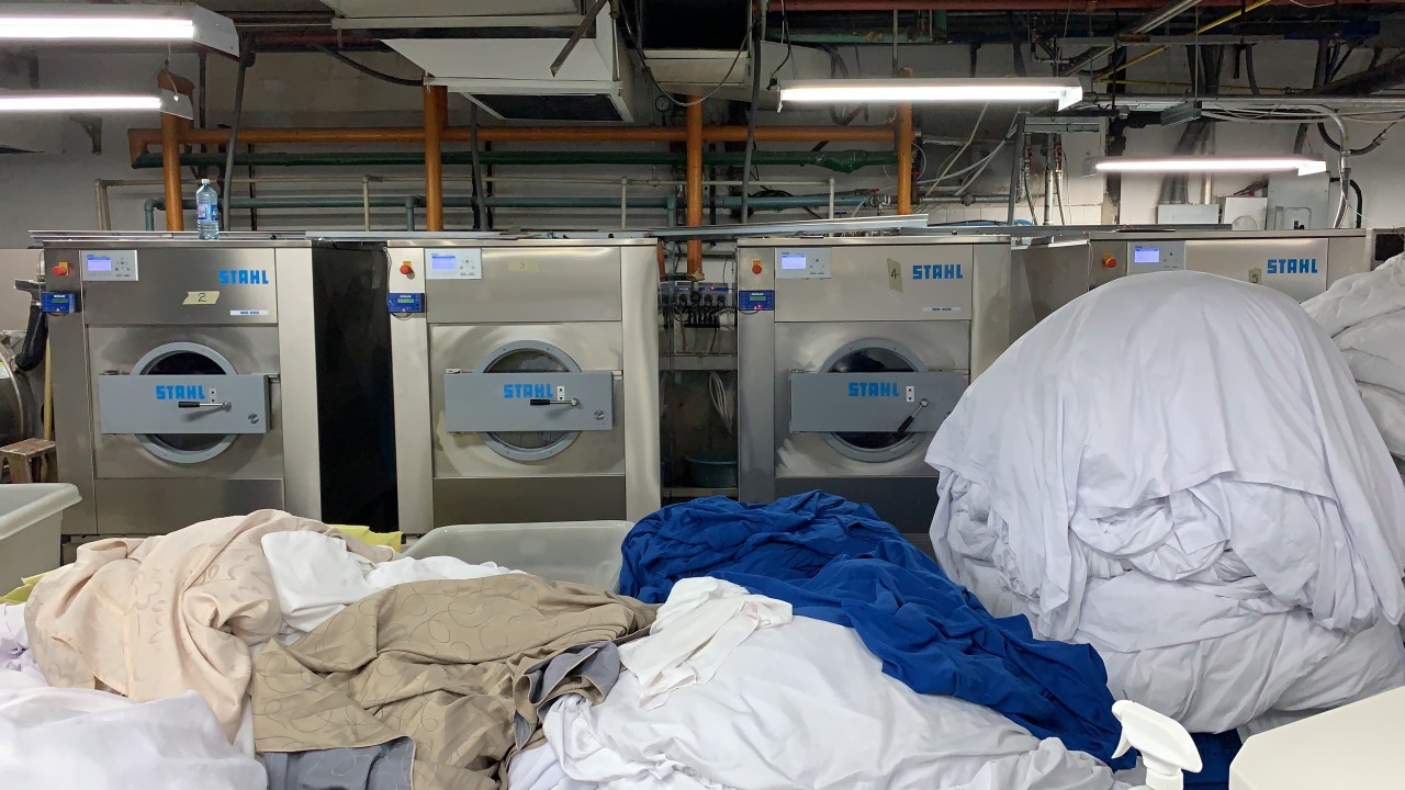 Cómo clasifico la ropa para lavar? - Expertos en Lavadoras Industriales y  Secadoras